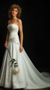 color: Ivory/Cafe/Silver Size: 10 Price: $1,490.00 (originally) Discount price: $745.00